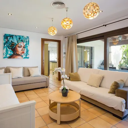 Apartment Luny *