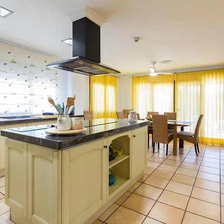 Apartment Luny *